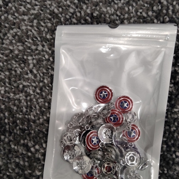 Marvel avengers charms - Picture 10 of 10